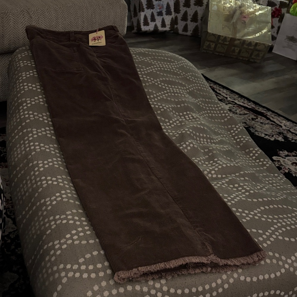 Women’s Corduroy Pants in Deep Brown